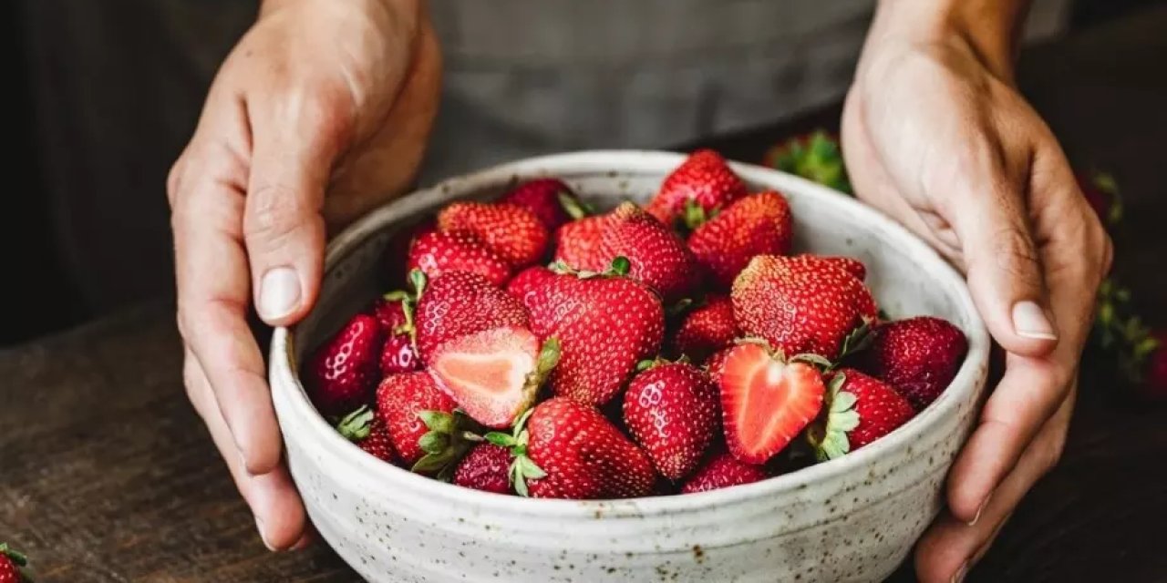 Kimyasallarla zehirlenen çilekleri tanımanın en kolay yolu