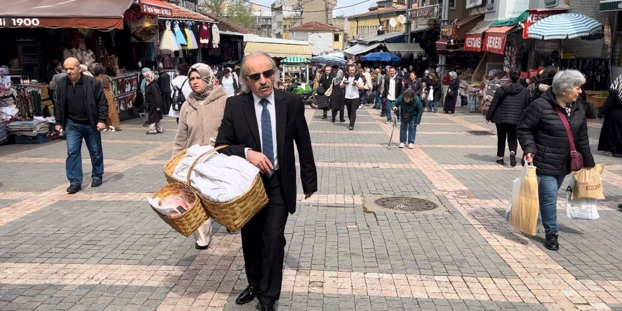 Bursa'da simit satmak hiç bu kadar "resmi" olmamıştı! Kravatına simit bulaşsa affetmez!