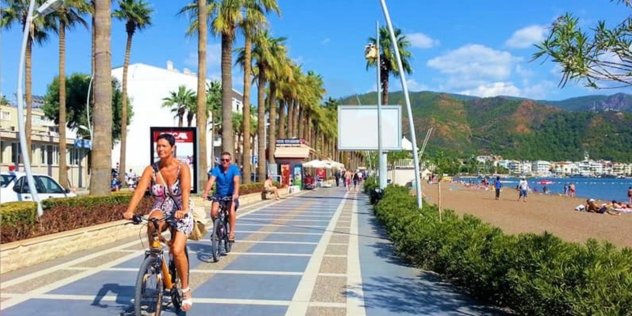 Marmaris'te gören fotoğraf çektiriyor