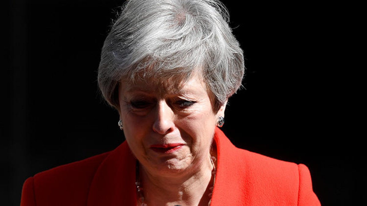 Theresa May Muhafazakar Parti'nin liderliğini de bıraktı