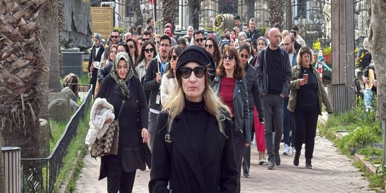 Küçücük ilçeye 130 bin kişi akın etti: Dalga dalga geldiler