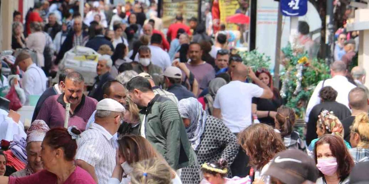 235 bin araç Edirne'ye giriş yaptı: Akın akın geldiler