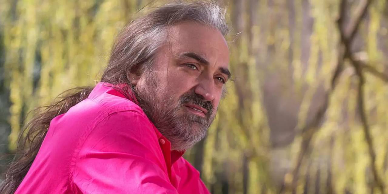 Kafasına Volkan Konak'ın portresini kazıttı