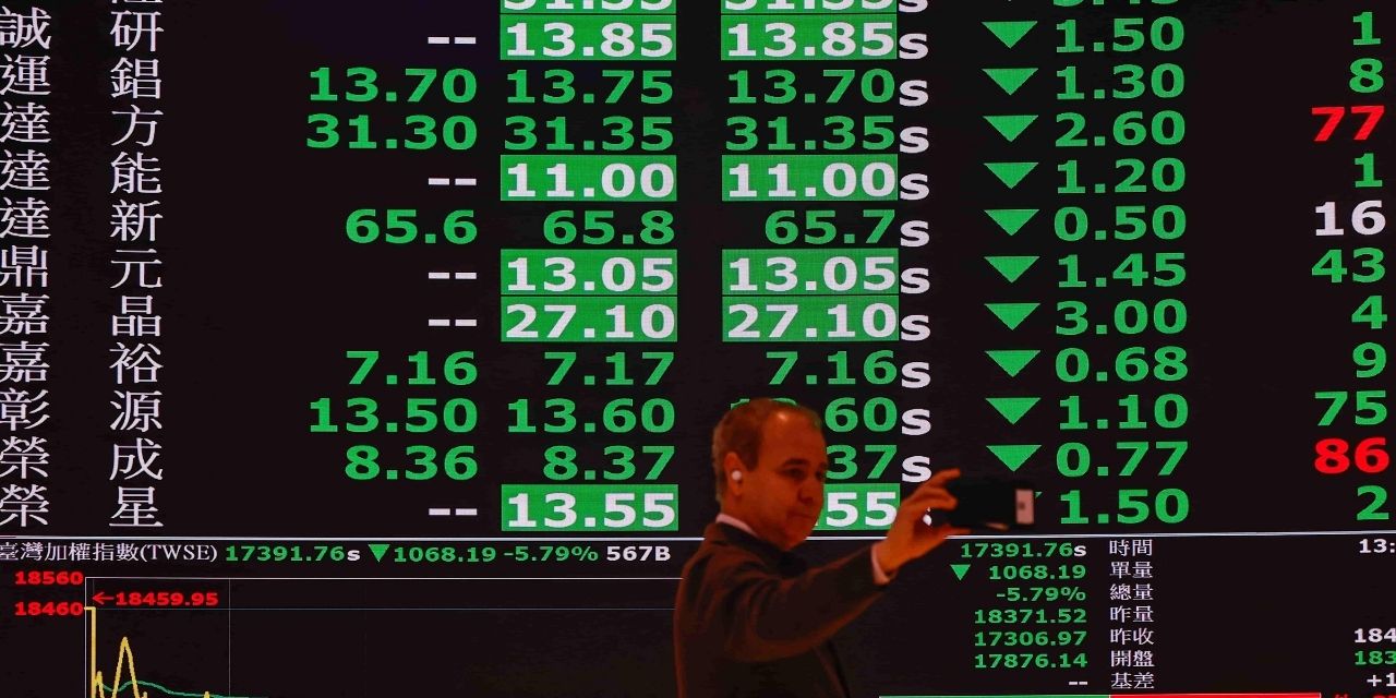 Yeni gümrük vergileri yürürlükte! Hisse senetleri ve ekonomi sarsıldı