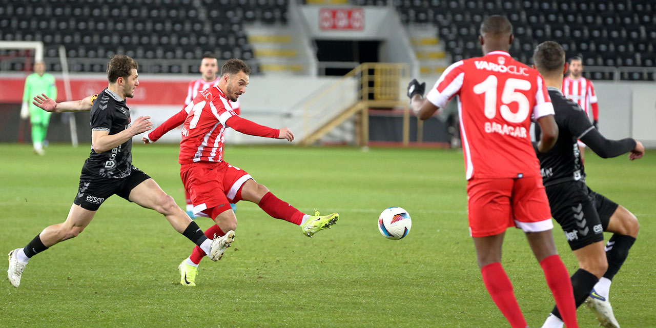 Sakaryaspor uçuruma iyice yaklaştı