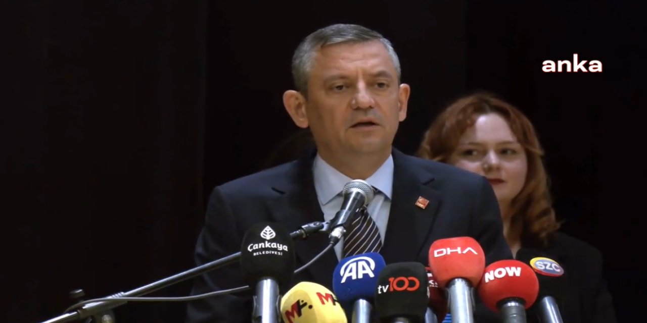 SON DAKİKA! Özgür Özel Timur Soykan'ın ödül töreninde konuştu