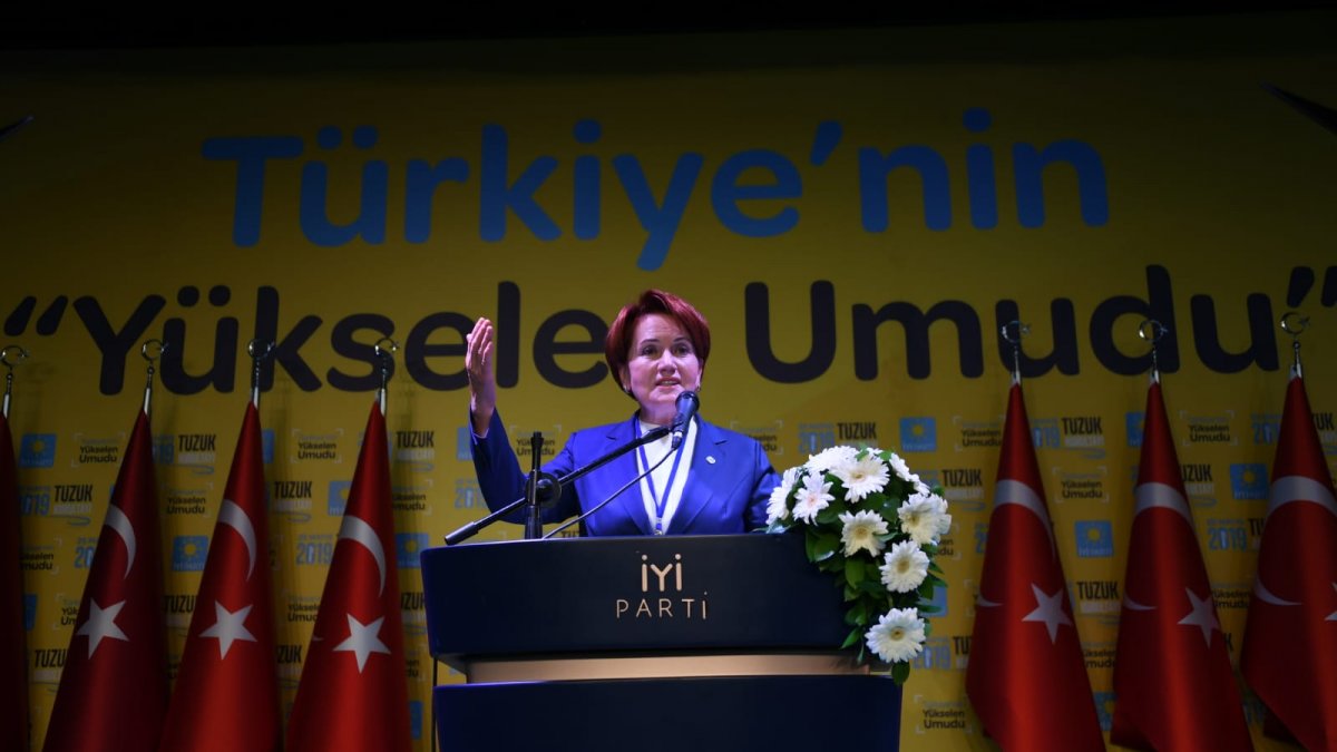 Meral Akşener: Erdoğan darbeci Kenan Evren'in yapmadığı işi yaptı!