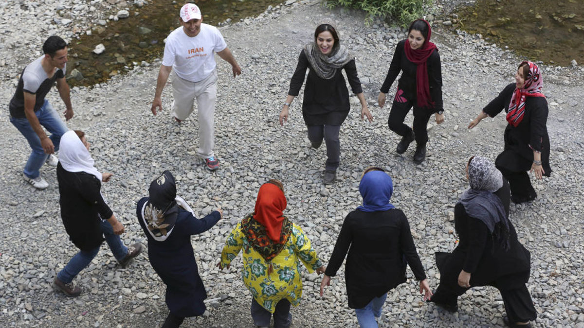 İran'da yoga yaptıkları için 30 kişi gözaltına alındı