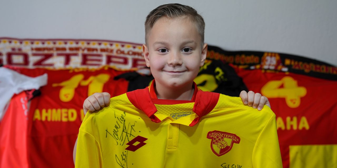 Tribünlerin en küçük lideri: "Kuzey Reis" sahada!