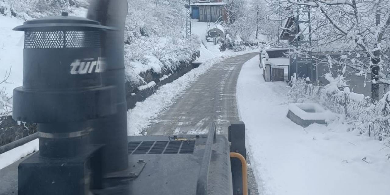 Amasya'da 39 köy yolu kara gömüldü!