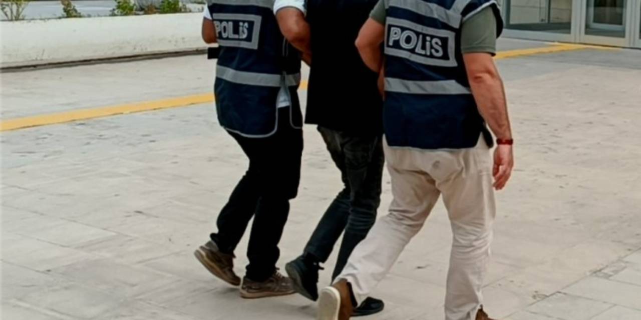 İzmir'de otomobilden hırsızlık! Güvenlik kamerası ele verdi