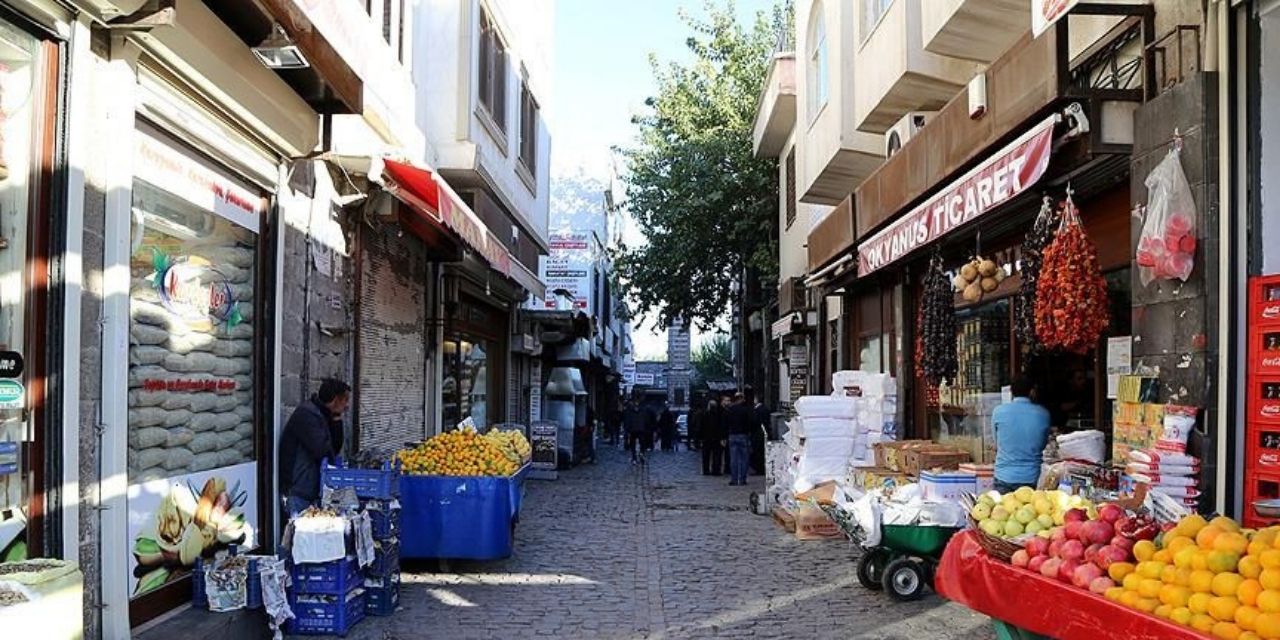 Küçük esnaf can çekişiyor: “Böyle giderse kapatacağız”