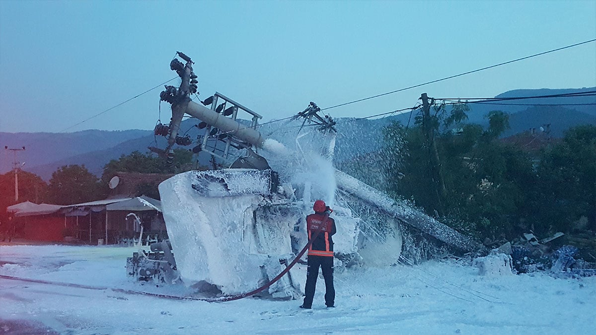 Akaryakıt tankeri, arı yüklü kamyonetle çarpıştı: 1 ölü, 5 yaralı