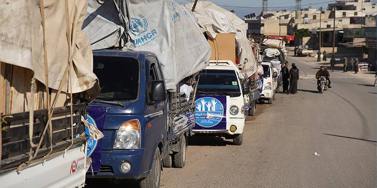 Suriye'nin kuzeyindeki siviller köylerine dönmeye başladı