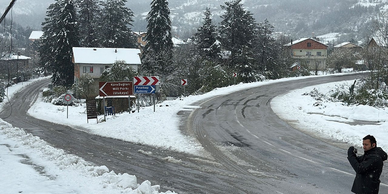 Bartın'da kar yağışı nedeniyle 28 köy yolu ulaşıma kapandı