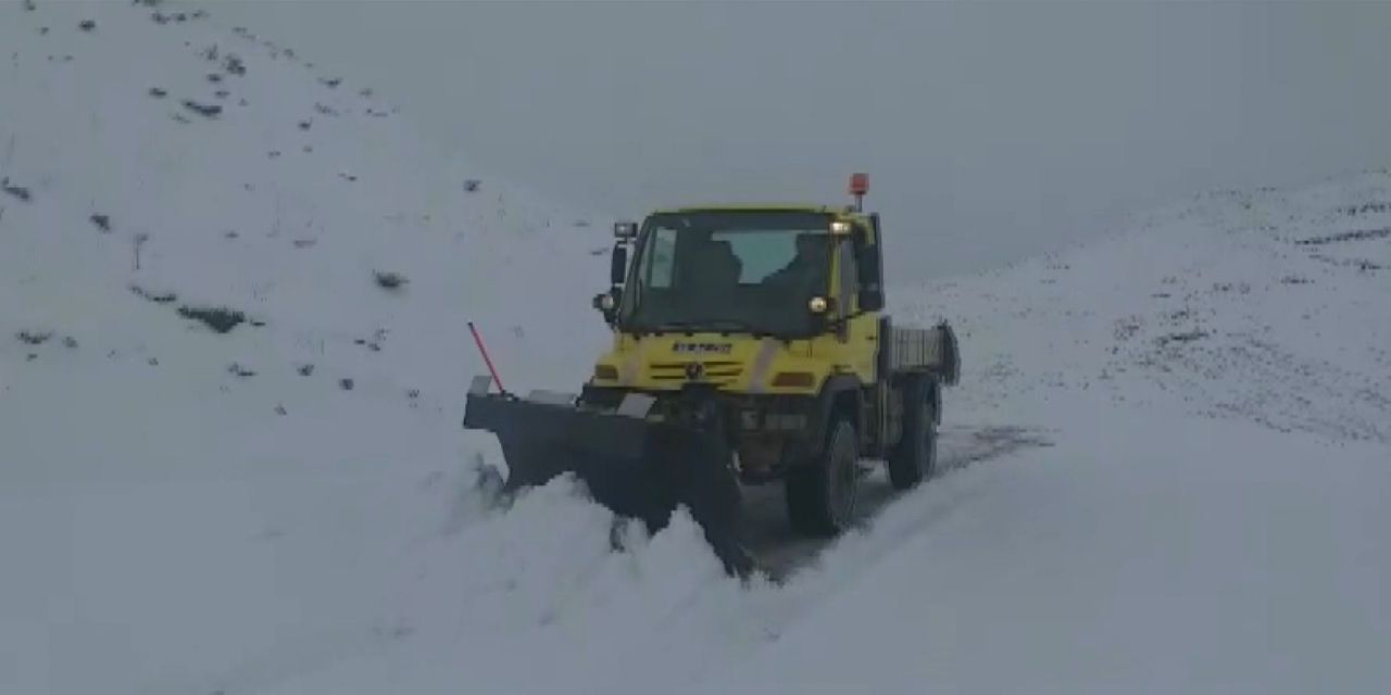 Siirt'te kardan mahsur kalan 13 kişi kurtarıldı