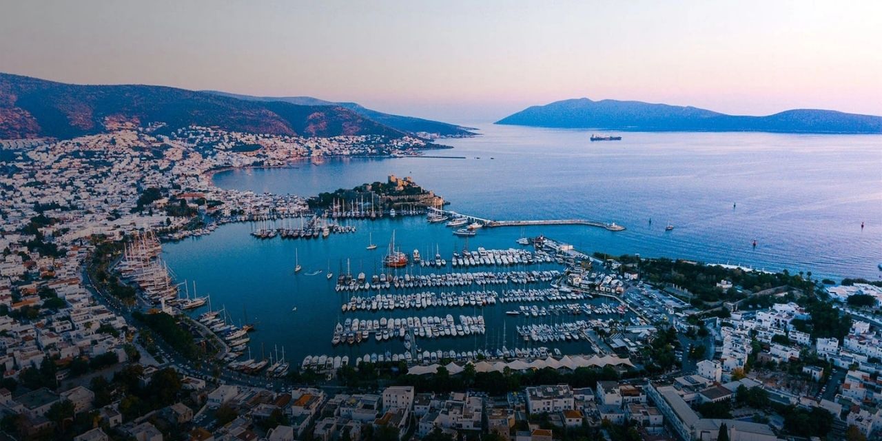 Bodrum'a denizden turistler akın akın geldiler