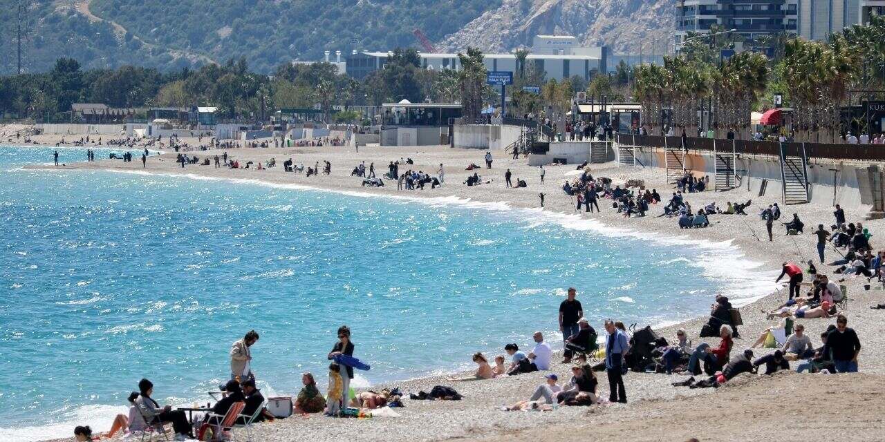 Antalya'da deniz sezonu açıldı