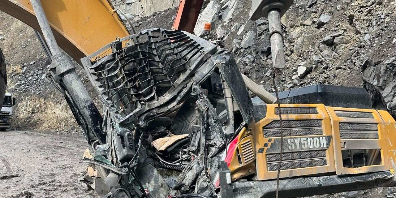 Çalışma sırasında facia: Kepçeye kaya parçası düştü 1 kişi yaralandı