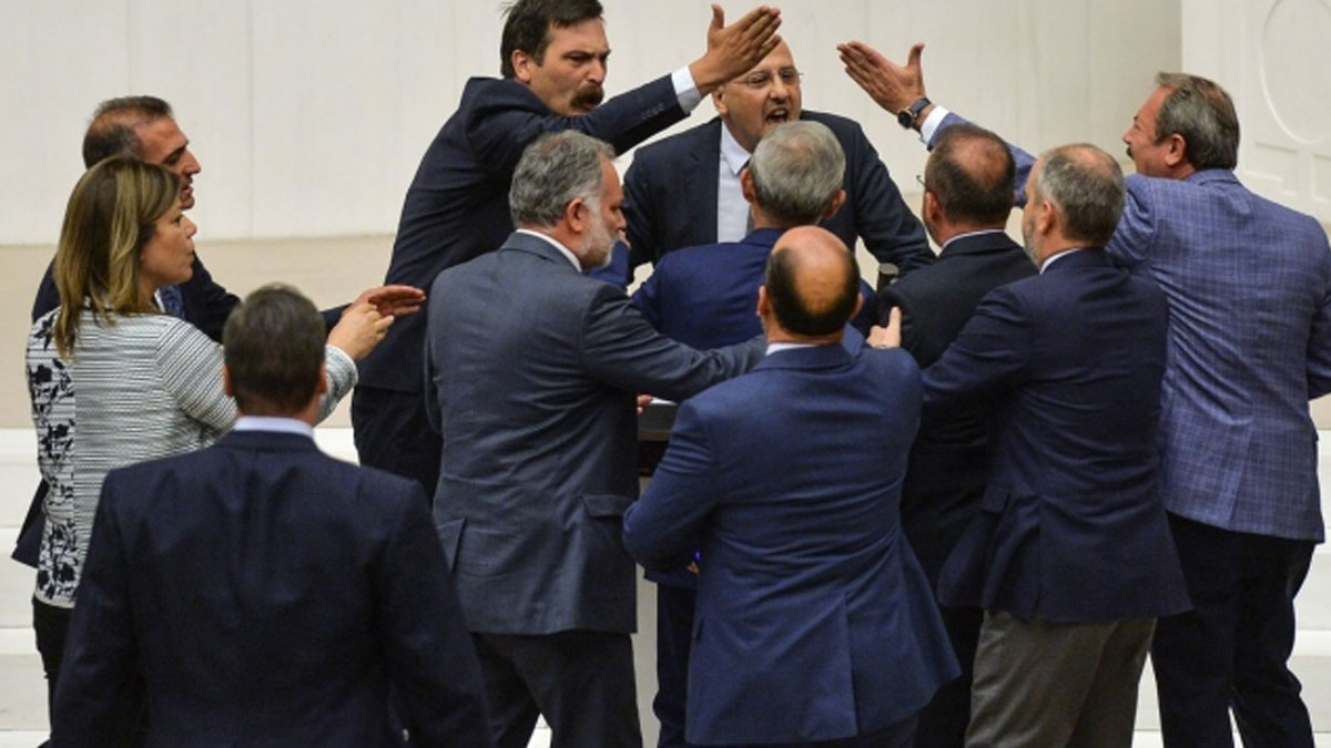 AKP şikayet etti, Ahmet Şık'a Meclis konuşmasından ötürü icra takibi başlatıldı