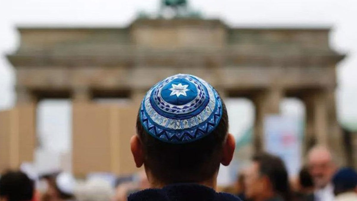 Almanya'da Yahudilere karşı ırkçı saldırılar arttı: Almanya'dan Yahudilere 'kipa' uyarısı