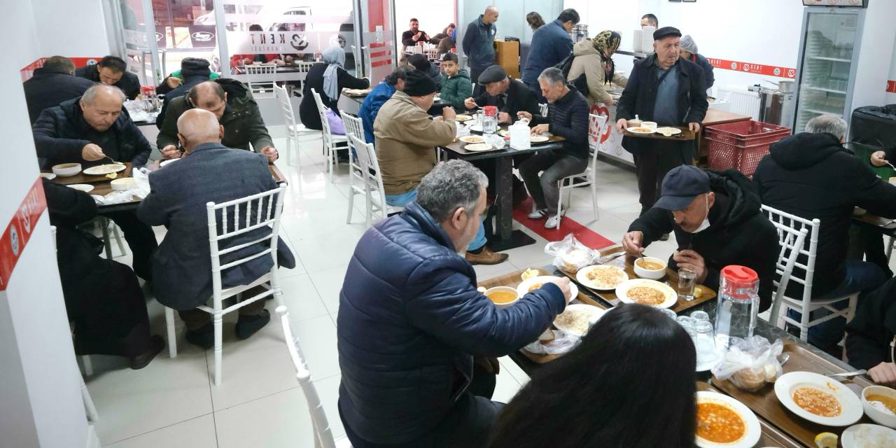 Kent Lokantası'na yoğun ilgi: 3 çeşit yemek 75 lira