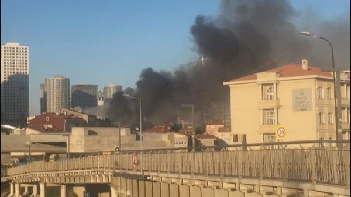 Kadıköy'de yangın: 2 kişi hayatını kaybetti