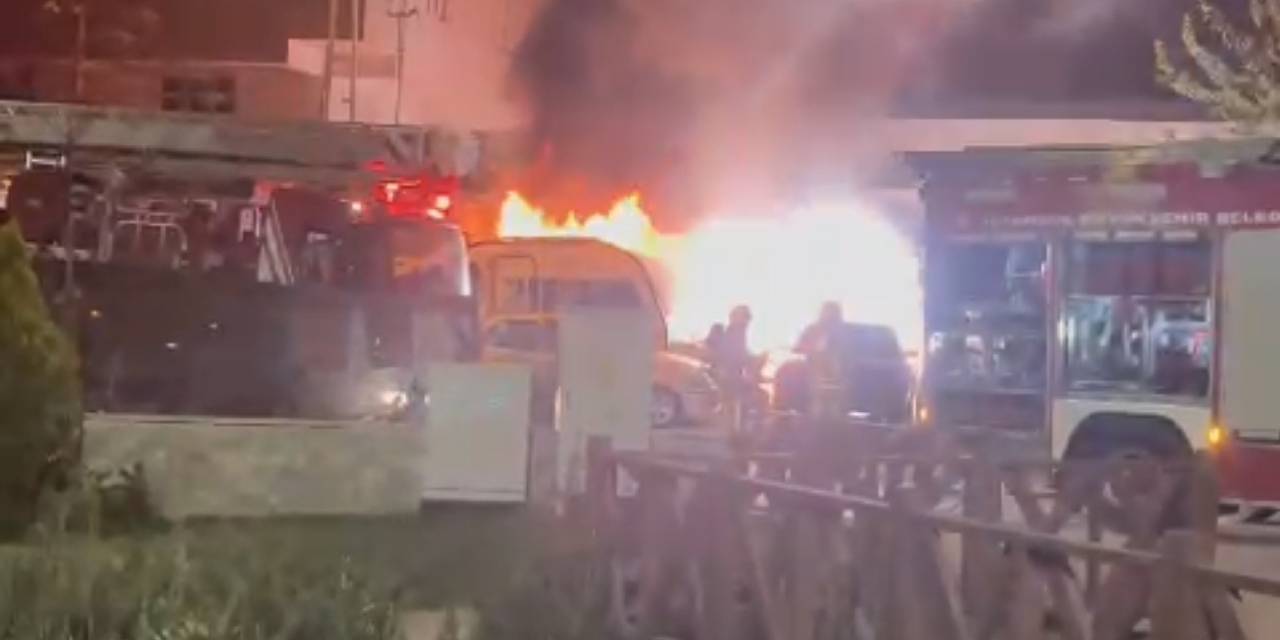 Tuzla'da 5 araç ve 1 karavan alevler içinde kaldı