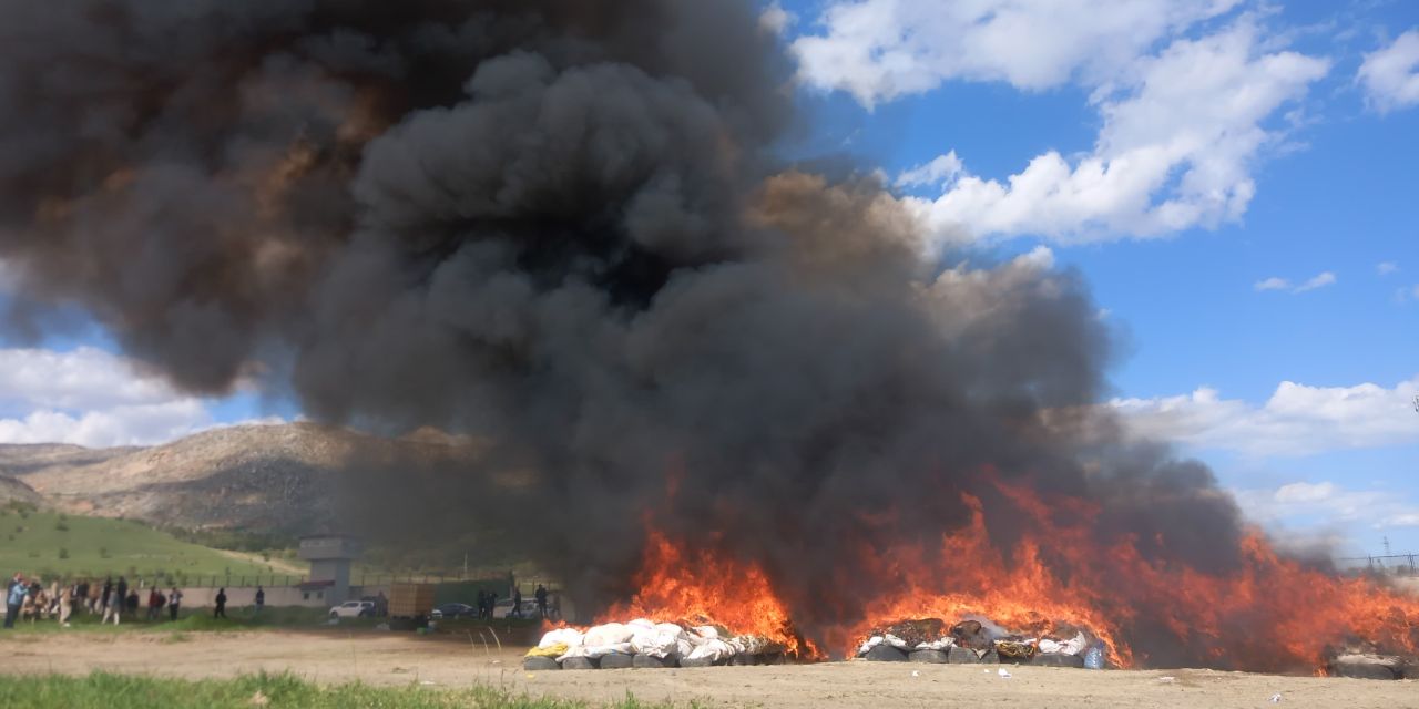 20 ton esrar yakıldı, Diyarbakır duman oldu