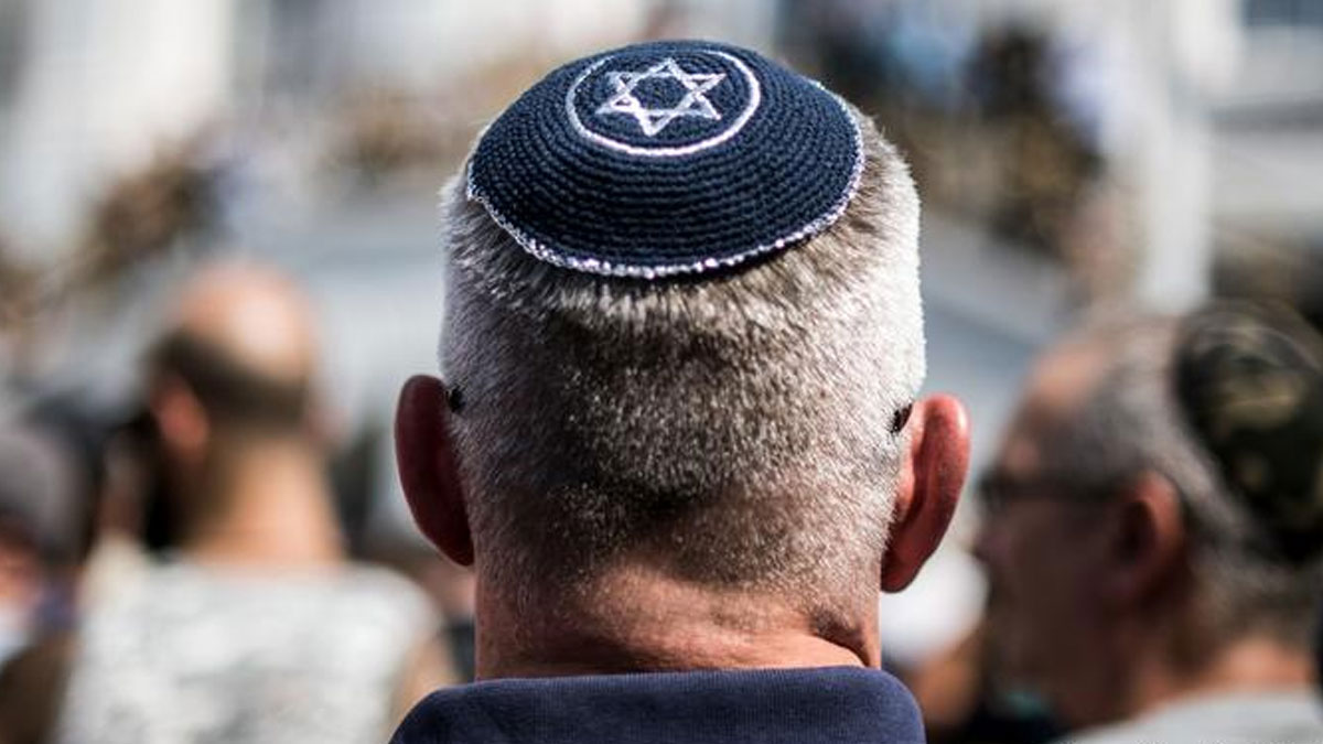 Antisemitizmle mücadele görevlisinden kipa takma çağrısı