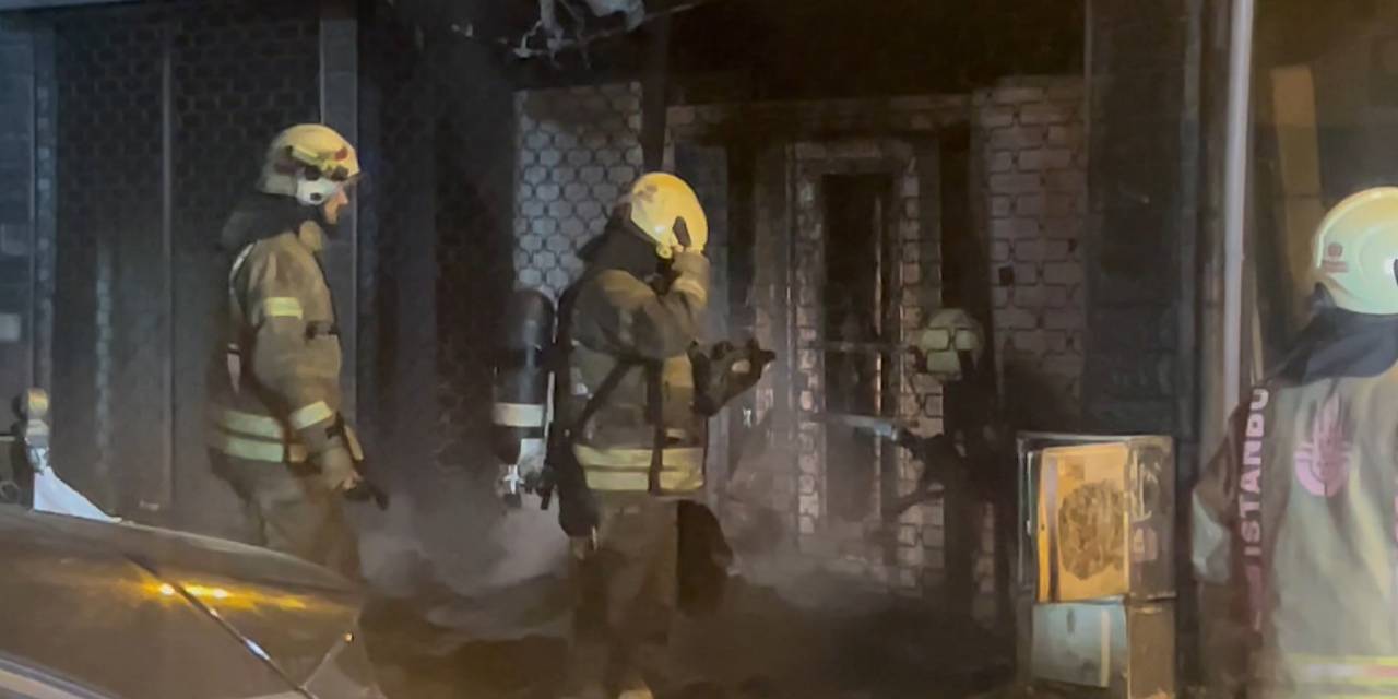 Bayrampaşa’da doğal gaz kutusunda çıkan yangın iş yerine sıçradı