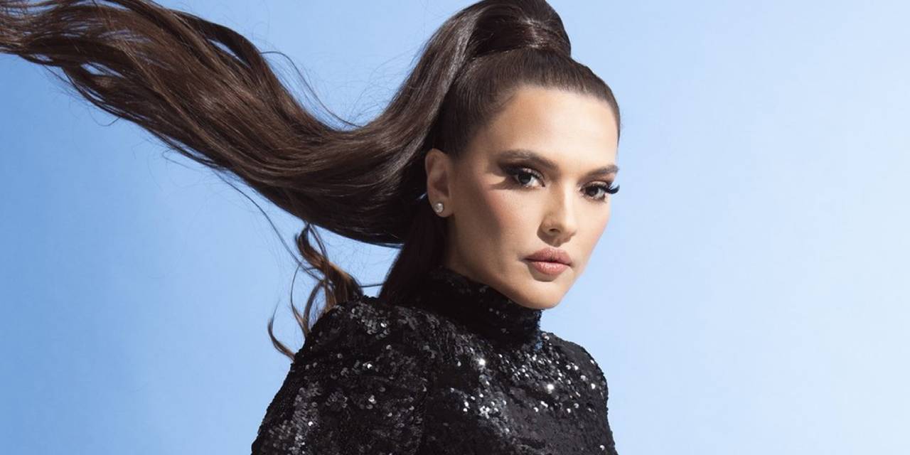 Demet Akalın'dan sahne ortasında sigara isyanı!