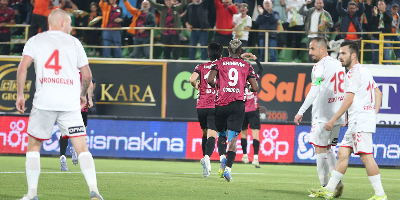 Samsunspor tepetaklak oldu: Alanyaspor havalara uçtu