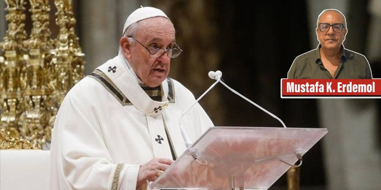 İlk Cizvit Papa öldü: Francis’e Orak-Çekiçli Haç