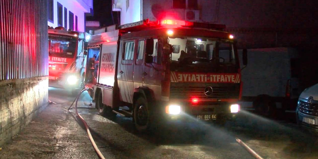 Beykoz'da inşaat malzemeleri deposunda yangın çıktı