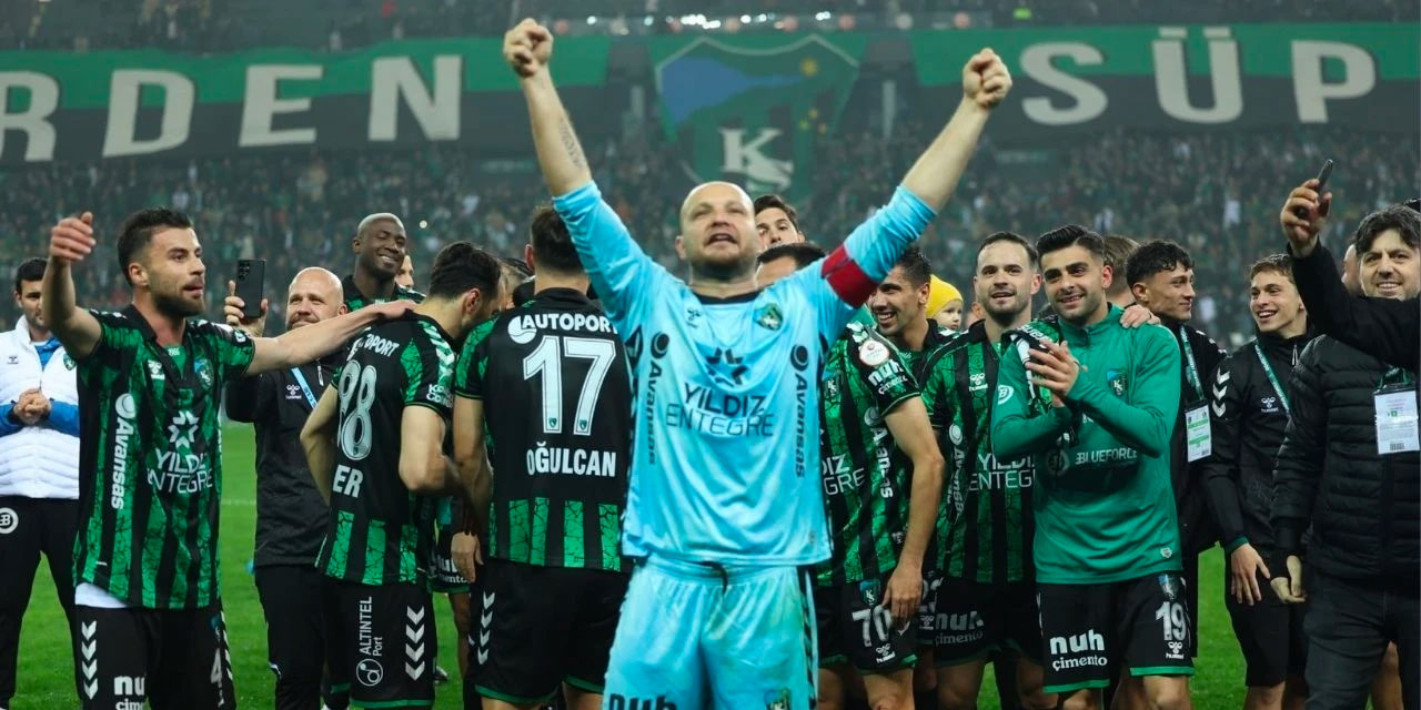 Kocaelispor Süper Lig'e çıktı: Anında imzayı attırdı