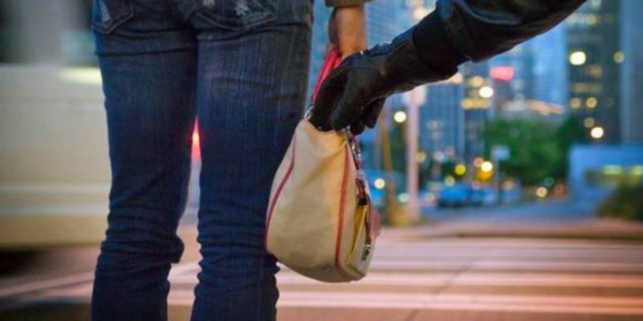 İçişleri Bakanının çantası çalındı