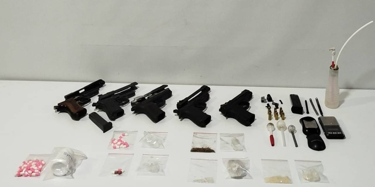 İki ilçede operasyon! Uyuşturucu ve silah parçaları ele geçirildi