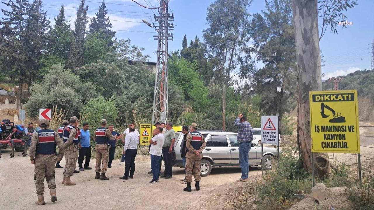 Hatay’da köylüler şantiye yolunu kapattı: 200 yıllık zeytinlikler yok edildi