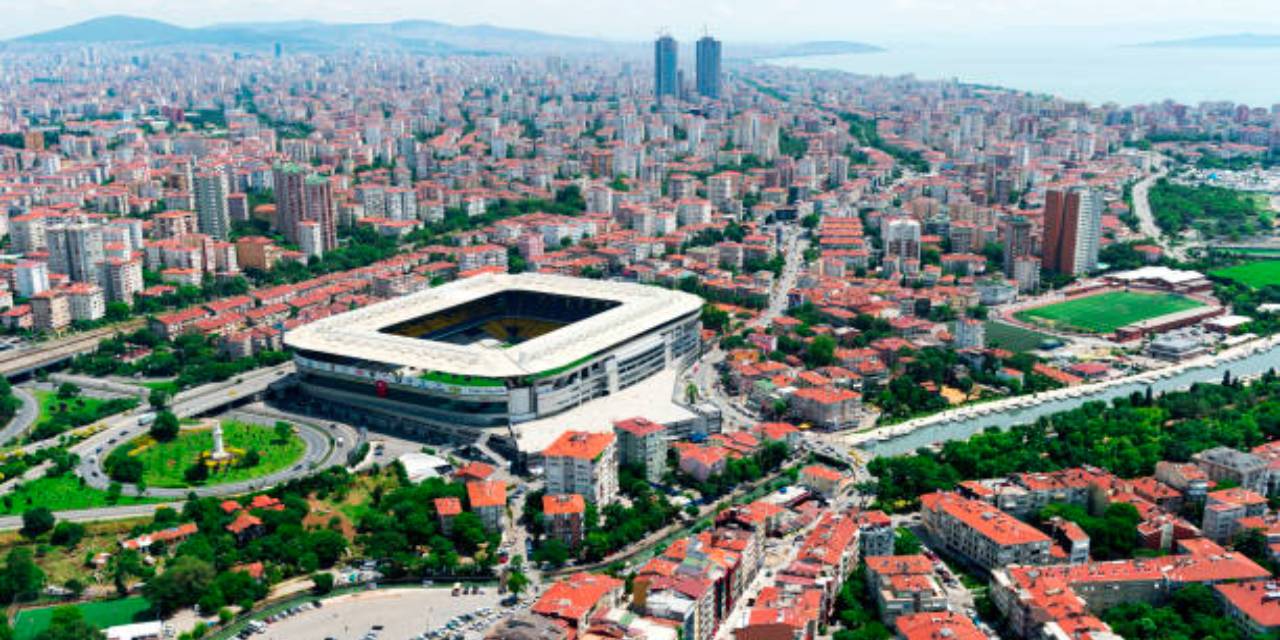 Kadıköy'de deprem sahaya indirdi