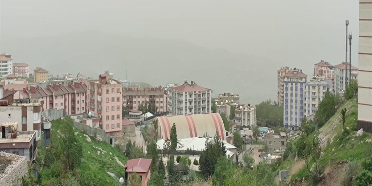 Gökyüzü sarıya büründü: Şırnak’ta yoğun toz taşınımı