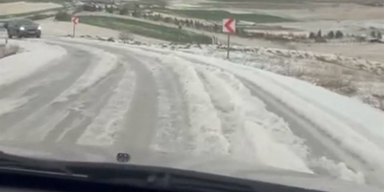 Ankara'da dolu yağışı şehri felç etti: Araçlarda hasar meydana geldi