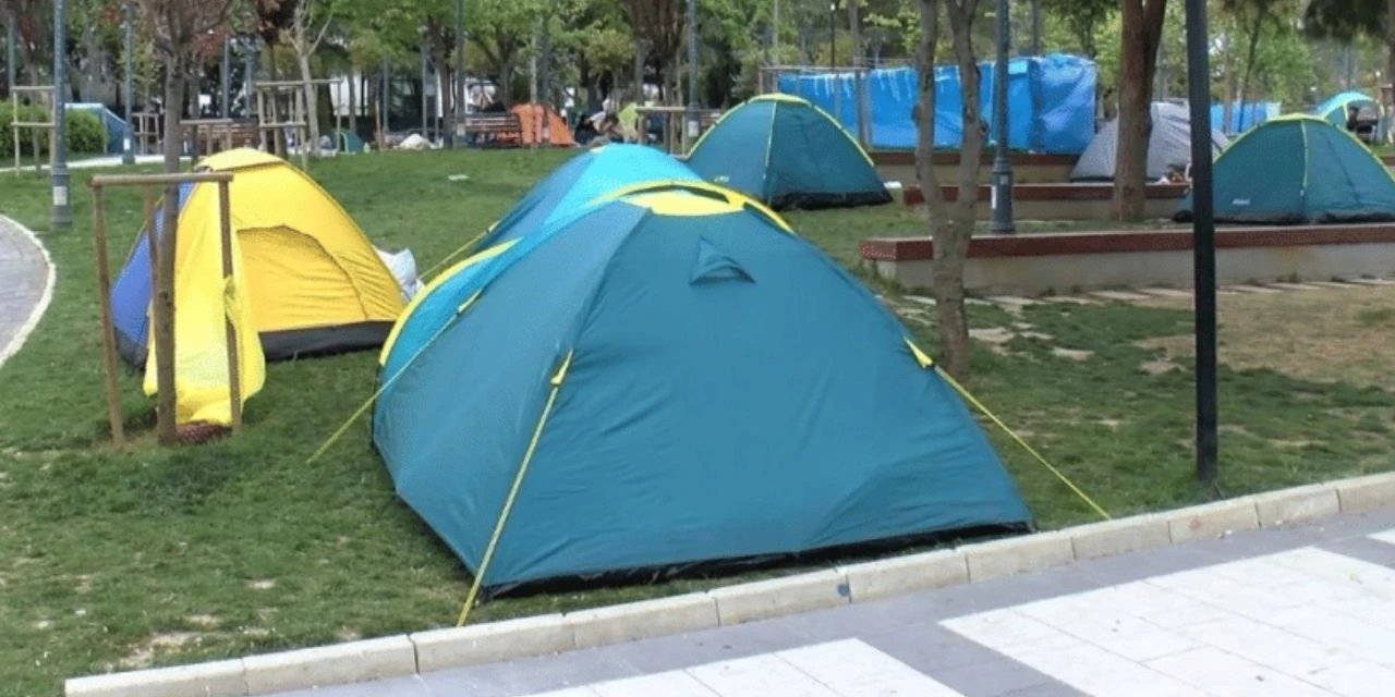 Fırsatçılar bu fırsatı da kaçırmadı: Deprem sonrası çadır da çanta da zamlandı