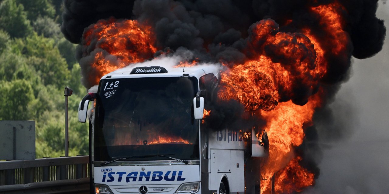 Yolcu otobüsü seyir halindeyken cayır cayır yandı: Korku dolu anlar