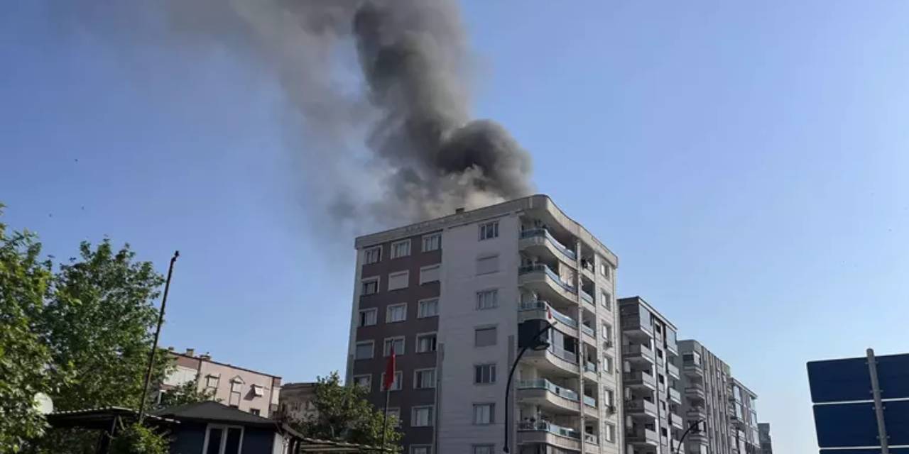 Alevler 3. katta başladı, panik yedi kata yayıldı! Dumandan 6 kişi etkilendi