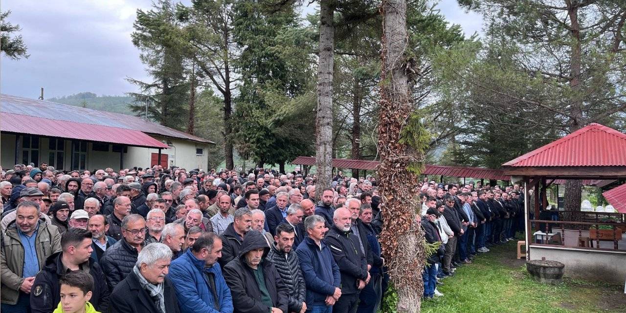 Aynı gün vefat eden karı koca toprağa verildi