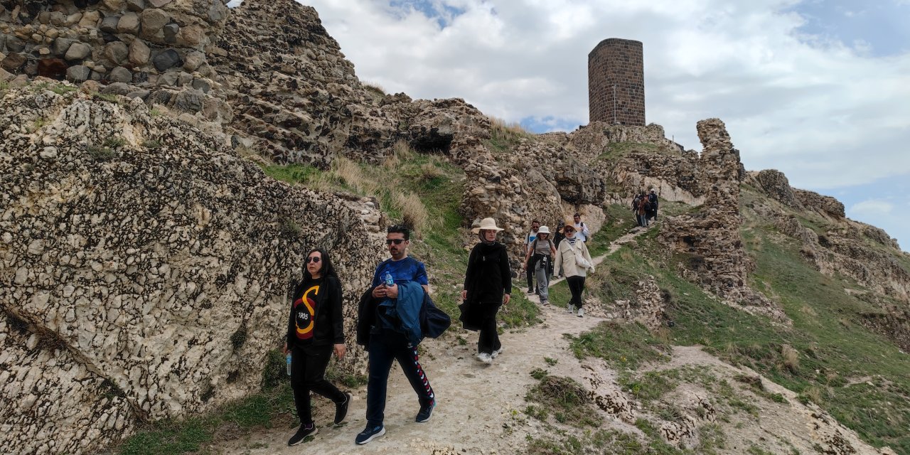 Bitlis'te öğretmenler doğaya çıktı