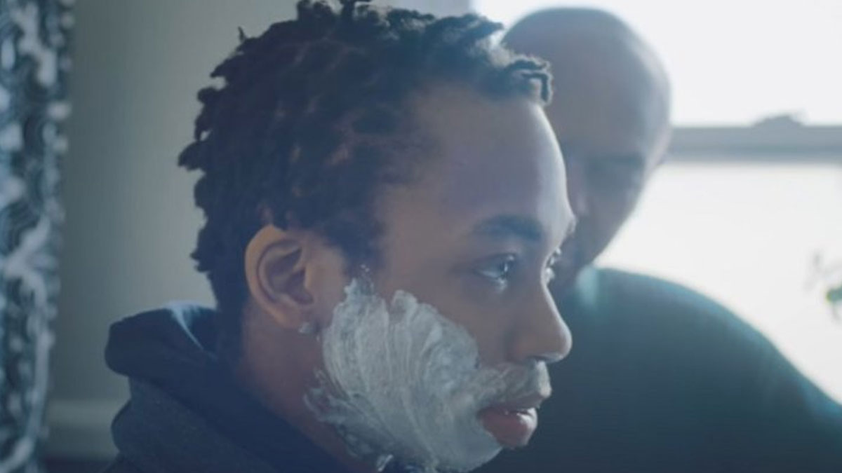 İlk kez bir trans erkek, tıraş bıçağı reklamında oynadı