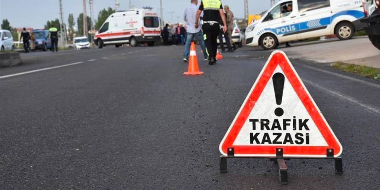 Kocaeli'de bariyere çarpan otomobildeki 2 kişi öldü