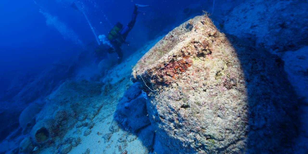 Antalya'da 1100 yıllık kapağı açılmamış testi bulundu: İçinde ne var?